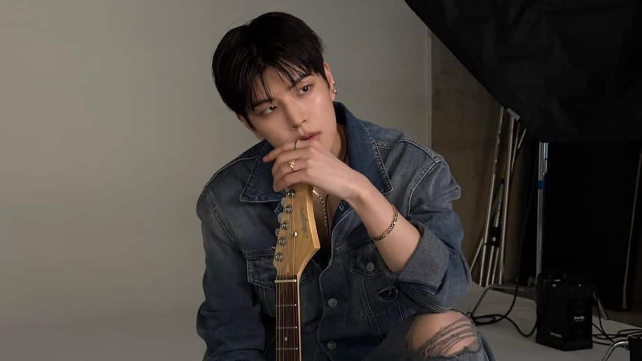 A helicopter once crashed into his house The incident is from 2013 when a helicopter crashed into the singer’s house building while he was brushing his teeth. Seungmin went on to attend his school on the same day despite the shocking incident. A helicopter once crashed into his house The incident is from 2013 when a helicopter crashed into the singer’s house building while he was brushing his teeth. Seungmin went on to attend his school on the same day despite the shocking incident.