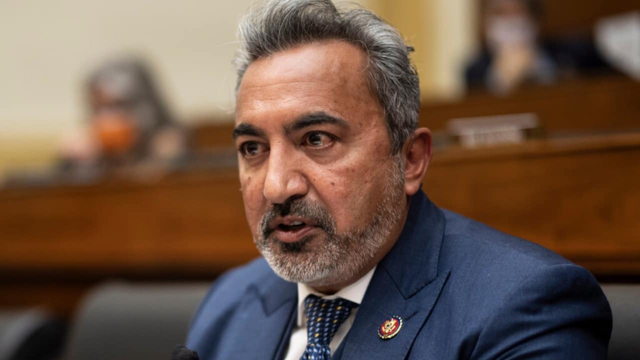US Congressman slams 'chaotic' H-1B move, singles out Trump official: 'Sounds like something he'd come up with ...' US Congressman slams 'chaotic' H-1B move, singles out Trump official: 'Sounds like something he'd come up with ...'