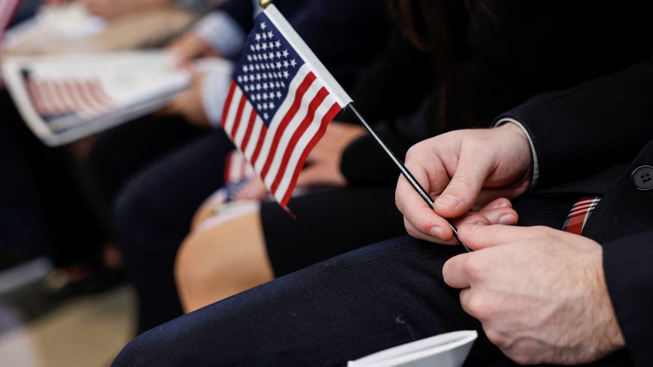 H-1B visa fee hike pushes Indians to consider L-1, O-1, EB-5, and OPT alternatives: Costs and eligibility explained H-1B visa fee hike pushes Indians to consider L-1, O-1, EB-5, and OPT alternatives: Costs and eligibility explained