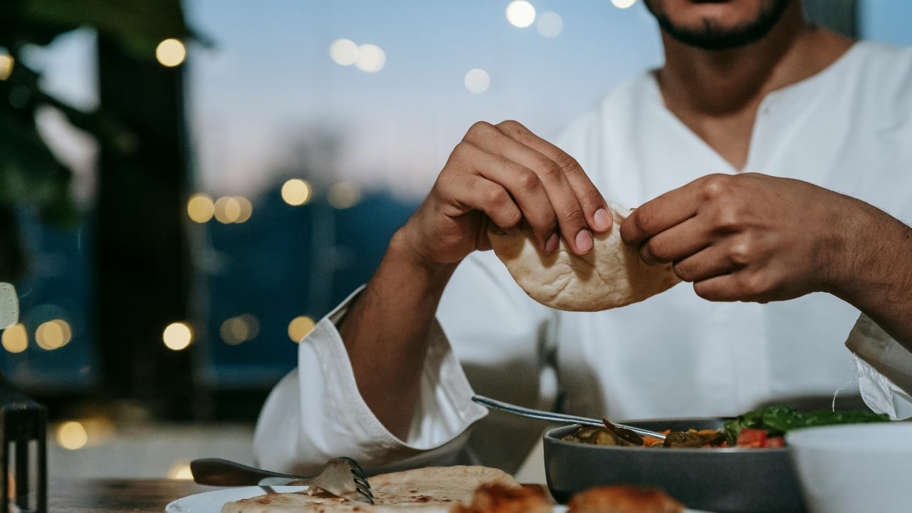 Dietician explains 7 health benefits of eating with your hands