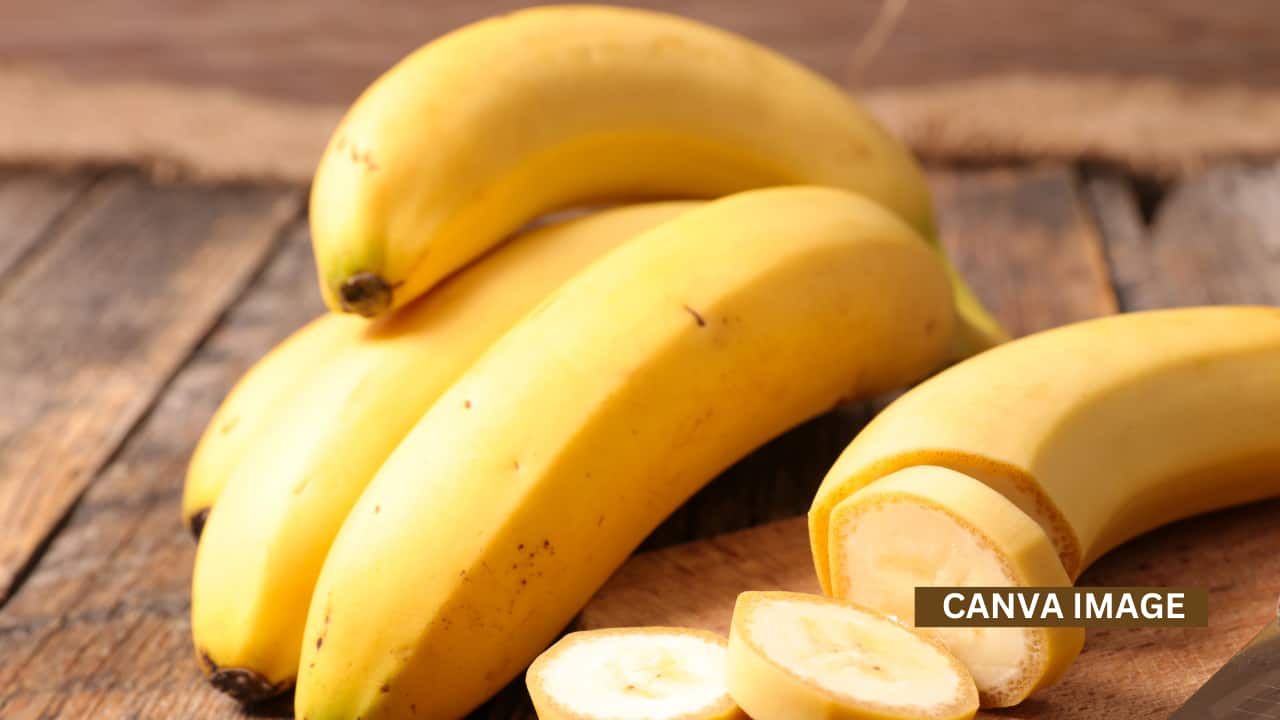 Maa Skandamata: Offer Bananas to Maa Skandamata. She blesses devotees with prosperity, strength, and the power of motherhood.