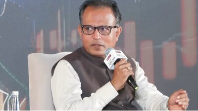Shah highlighted that prolonged global volatility driven by geopolitical tensions, delayed FII inflows, or another earnings downgrade cycle remains the biggest risk in the first half of 2026.
