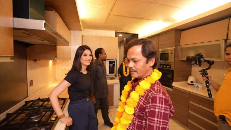 Riddhima Kapoor’s Delhi bungalow looks like a 7-star hotel to Farah Khan (Images: YouTube screenshots)