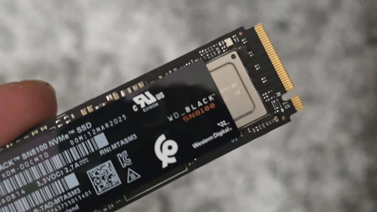 Software ecosystem Management is handled through the SanDisk Dashboard, which provides a clear overview of health, temperature, throughput, and firmware status. It also allows firmware updates and, for heatsink-equipped models, control over RGB lighting. Unlike some storage utilities that pile on unnecessary features, this software remains streamlined, making it functional without being intrusive.