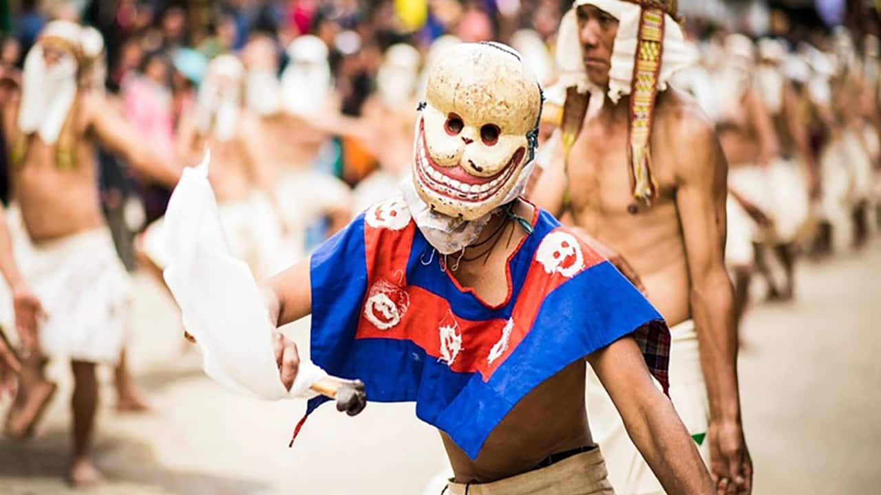 6. Tawang – Tawang Festival (Late October 2025) Nestled in Arunachal Pradesh, Tawang celebrates its culture and traditions with the Tawang Festival. Enjoy traditional Monpa dances, local handicrafts, and stunning Himalayan scenery during this vibrant celebration. (Image: Canva)