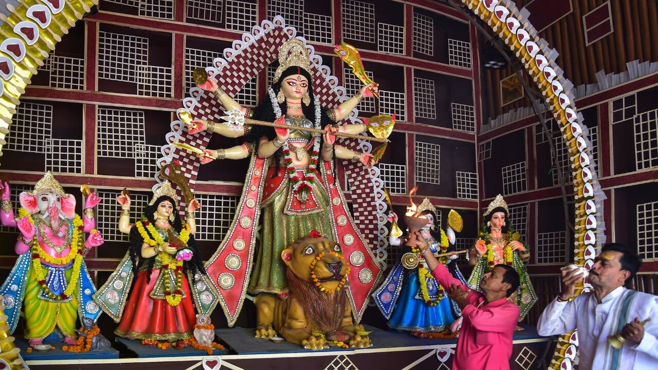 Navratri 2025 in Lucknow: Must-Visit Temples, Festivals and Travel Guide