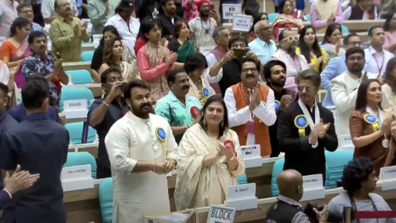 Mohanlal receives standing ovation from audience at National  Film Award 
