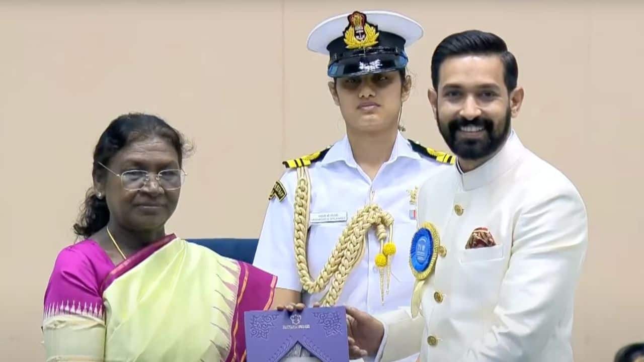 Vikrant Massey receives Best Actor National award at 71st National Awards for 12th Fail