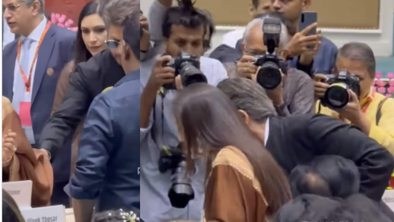 Shah Rukh Khan holds Rani Mukerji’s saree pallu at 71st National Film Awards, fans say 'the king for a reason'