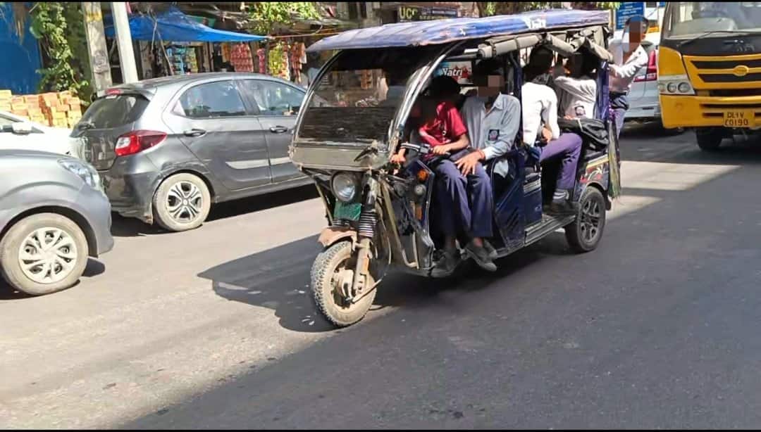 Delhi schoolgirl dies, two injured as speeding e-rickshaw driver jumps signal, overturns vehicle