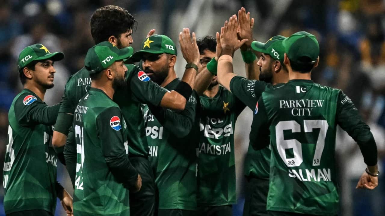 Pakistan fight past Sri Lanka by 5 wickets to stay afloat in Asia Cup