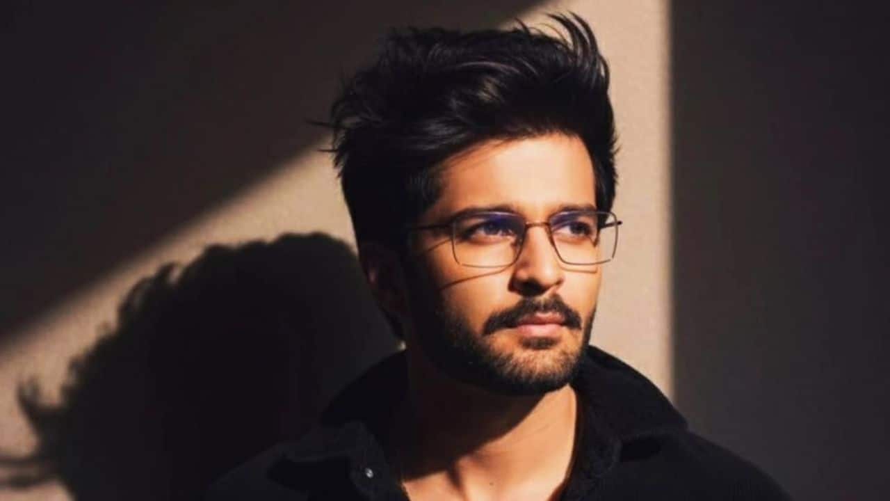 Raqesh Bapat Raqesh Bapat changed his last name from Raqesh Vashisth to Bapat. His original surname was Vashisth, which he changed at his mother's request. The actor has been in popular television series including Tu Aashiqui, Qubool Hai, Saath Phere, and Maryada: Lekin Kab Tak? Raqesh participated in Bigg Boss OTT's inaugural season as well. Raqesh Bapat Raqesh Bapat changed his last name from Raqesh Vashisth to Bapat. His original surname was Vashisth, which he changed at his mother's request. The actor has been in popular television series including Tu Aashiqui, Qubool Hai, Saath Phere, and Maryada: Lekin Kab Tak? Raqesh participated in Bigg Boss OTT's inaugural season as well.