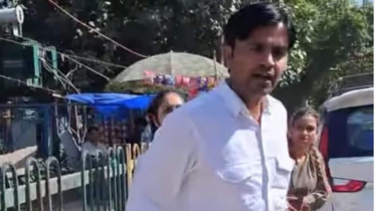 ‘I will kill you’: Noida Uber driver threatens women with pipe in viral Instagram video; arrested | Watch