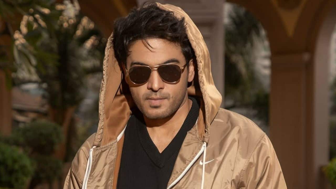 Who Is Gaurav Khanna's Best Friend? Actor Hussain Kuwajerwala is Gaurav Khanna's best buddy. After meeting on the set of Kumkum: Ek Pyara Sa Bandhan in 2002, Gaurav and Hussain became close friends, and they lived together when he initially relocated to Mumbai. Gaurav has received a lot of support from Hussain, and their tight relationship was demonstrated when Hussain paid Gaurav an unexpected visit on Celebrity MasterChef. Who Is Gaurav Khanna's Best Friend? Actor Hussain Kuwajerwala is Gaurav Khanna's best buddy. After meeting on the set of Kumkum: Ek Pyara Sa Bandhan in 2002, Gaurav and Hussain became close friends, and they lived together when he initially relocated to Mumbai. Gaurav has received a lot of support from Hussain, and their tight relationship was demonstrated when Hussain paid Gaurav an unexpected visit on Celebrity MasterChef.
