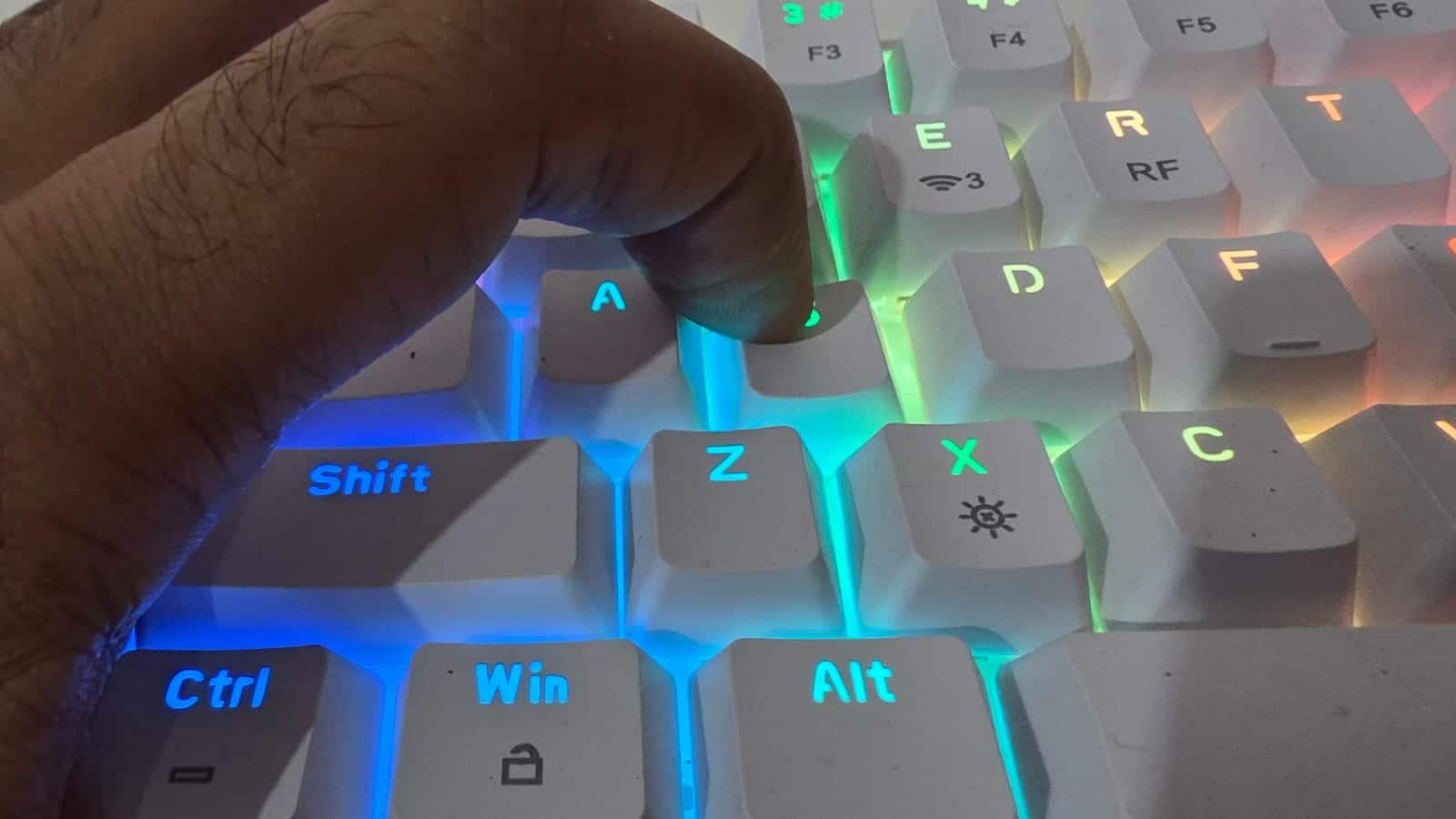 Typing and gaming experience Mechanical switches provide the expected tactile response and quicker actuation, making it enjoyable for gaming and long typing sessions. The compact design improves portability but sacrifices comfort features like height adjustment.