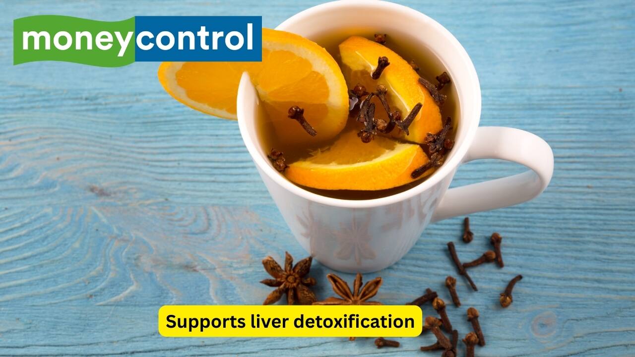 Supports liver detoxification Clove tea stimulates liver enzymes that are responsible for metabolic activity that breaks down toxins and waste created by your digestion process. A healthy liver can promote adequate digestion, clearer skin and well balanced hormones. Drinking clove tea after a meal will help activate these pathways to detoxify and support the natural cleansing processes your body does on a daily basis. (Image: Canva) Supports liver detoxification Clove tea stimulates liver enzymes that are responsible for metabolic activity that breaks down toxins and waste created by your digestion process. A healthy liver can promote adequate digestion, clearer skin and well balanced hormones. Drinking clove tea after a meal will help activate these pathways to detoxify and support the natural cleansing processes your body does on a daily basis. (Image: Canva)