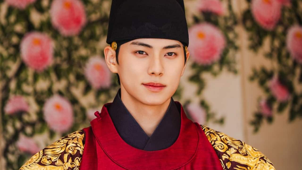 Bon Appetit, Your Majesty actor Lee Chae-min to begin his first Asia fan tour after Netflix series success