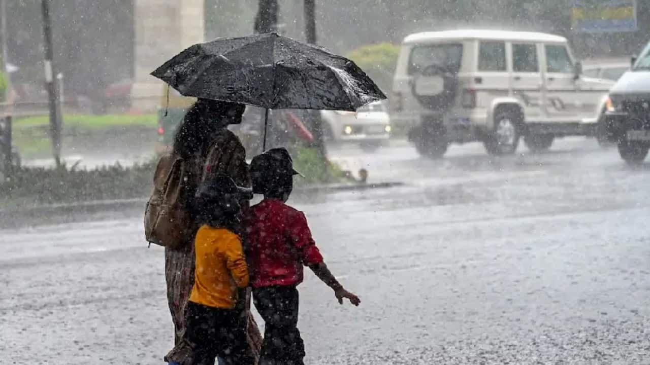 Mumbai rains: Red alert sounded for city, adjoining districts; airlines issue travel advisories
