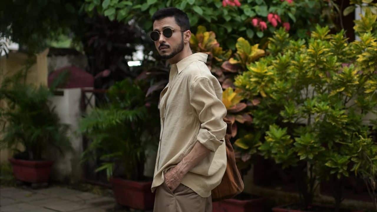 Amol Parashar Amol Parashar's successful OTT journey has continued with the comedy-drama series Gram Chikitsalay on Prime Video, despite his early fame as the quirky 'Chitwan' in TVF Tripling. He plays Dr. Prabhat Sinha, an aspiring city doctor who runs an abandoned Primary Health Center in a remote village. His performance shows his range by finding a balance between the humor of an urban man dealing with rural realities and a sincere wish for significant change. This allows him to establish a story that offers both a touching plot and social commentary.