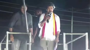 Vijay requests his cadres to search for 9-year-old girl missing girl in Karur  rally before stampede, watch viral video