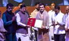 Sonu Nigam receives National Lata Mangeshkar Award on her 96th birth anniversary, gets emotional on stage
