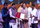 Sonu Nigam receives National Lata Mangeshkar Award on her 96th birth anniversary, gets emotional on stage
