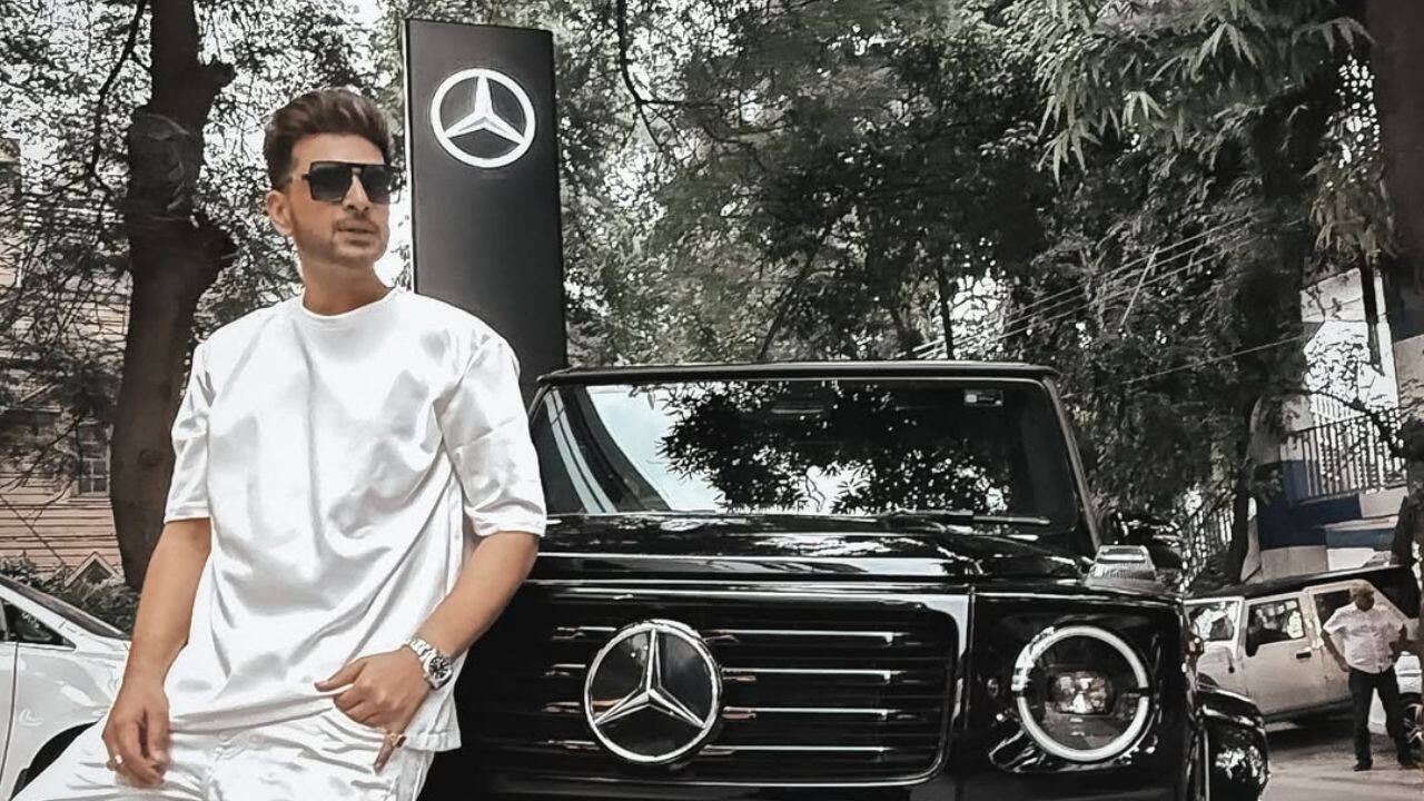 Continued hosting  Karan Kundrra's successful run on Bigg Boss 15 further fueled his hosting career, allowing him to take on prominent roles in major television and streaming projects. These ventures demonstrated his strong and versatile screen presence, cementing his position as a sought-after reality TV host in projects like Temptation Island India and Dance Deewane Juniors. 