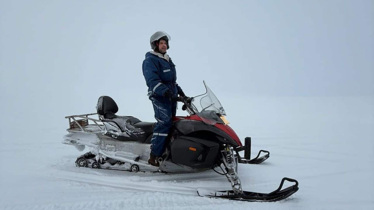 Various TV roles Karan Kundrra's versatility as an actor is evident in his multiple roles across different genres of television. He has showcased his acting range by playing varied characters in popular TV series like Yeh Rishta Kya Kehlata Hai, demonstrating his ability to captivate audiences in different formats. 