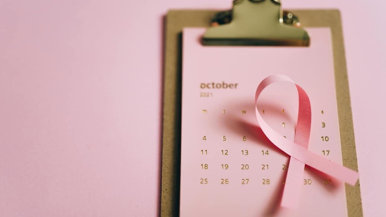 Oncologist warns of 7 early symptoms of breast cancer, suggests tips on how to self-examine Oncologist warns of 7 early symptoms of breast cancer, suggests tips on how to self-examine