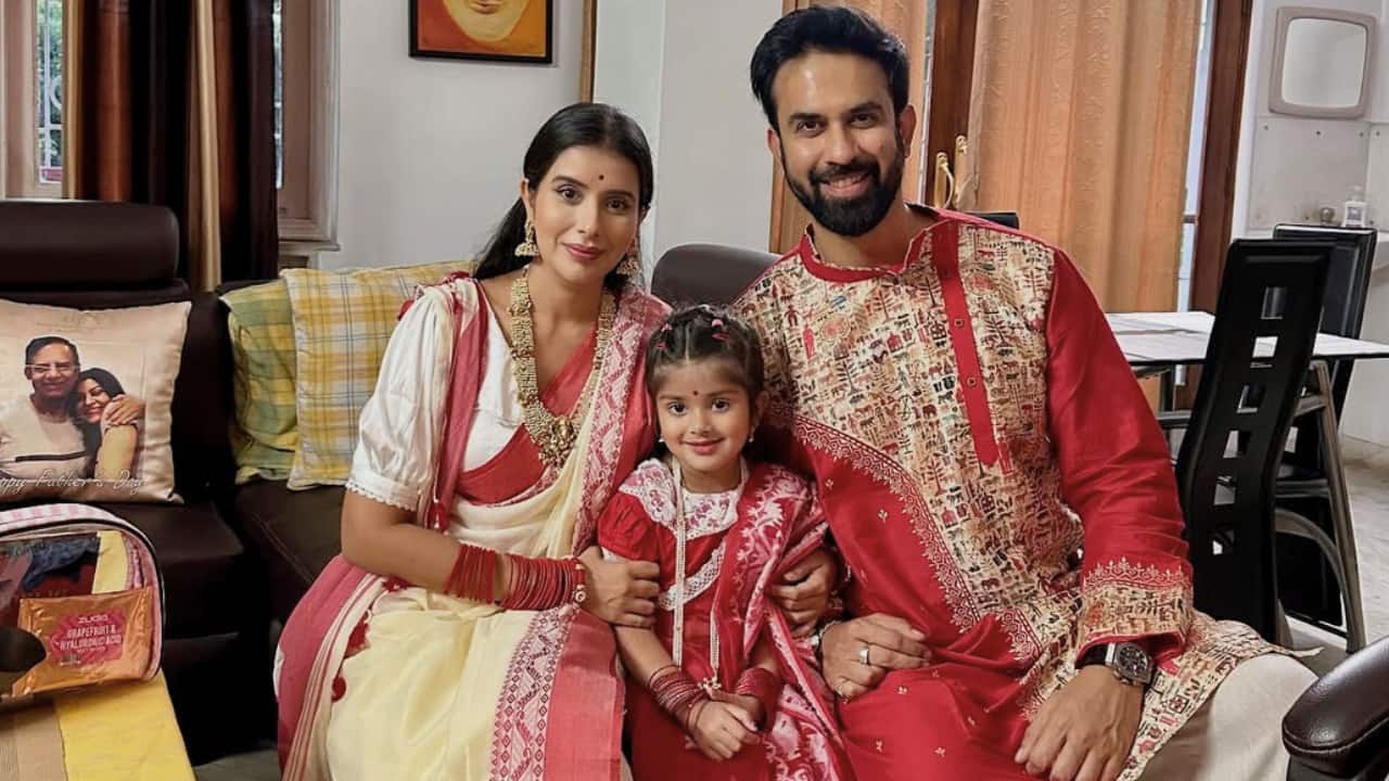 Charu Asopa and Rajeev Sen enjoy Pandal hopping in Kolkata with daughter Ziana, see pics