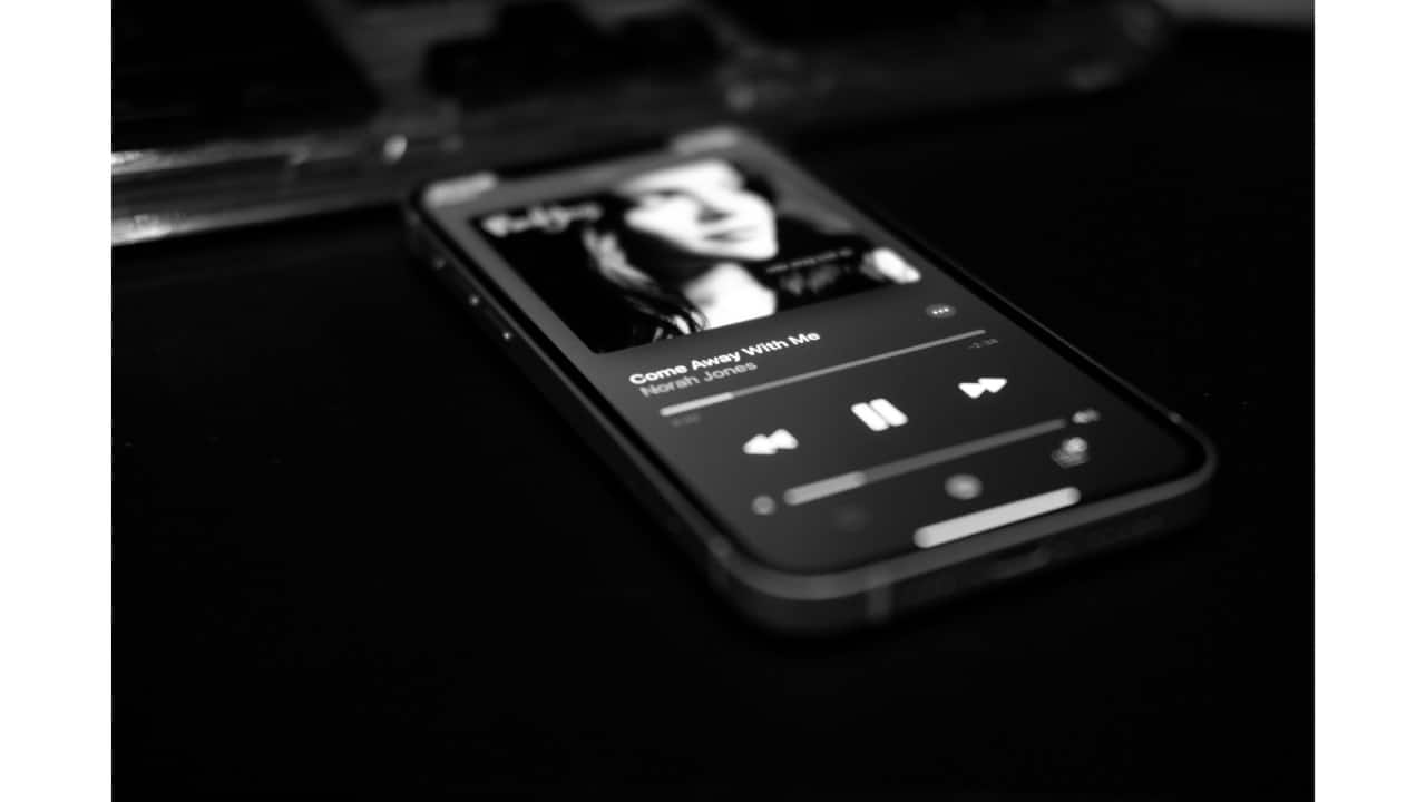 Apple Music vs Spotify: Who does lossless audio better?