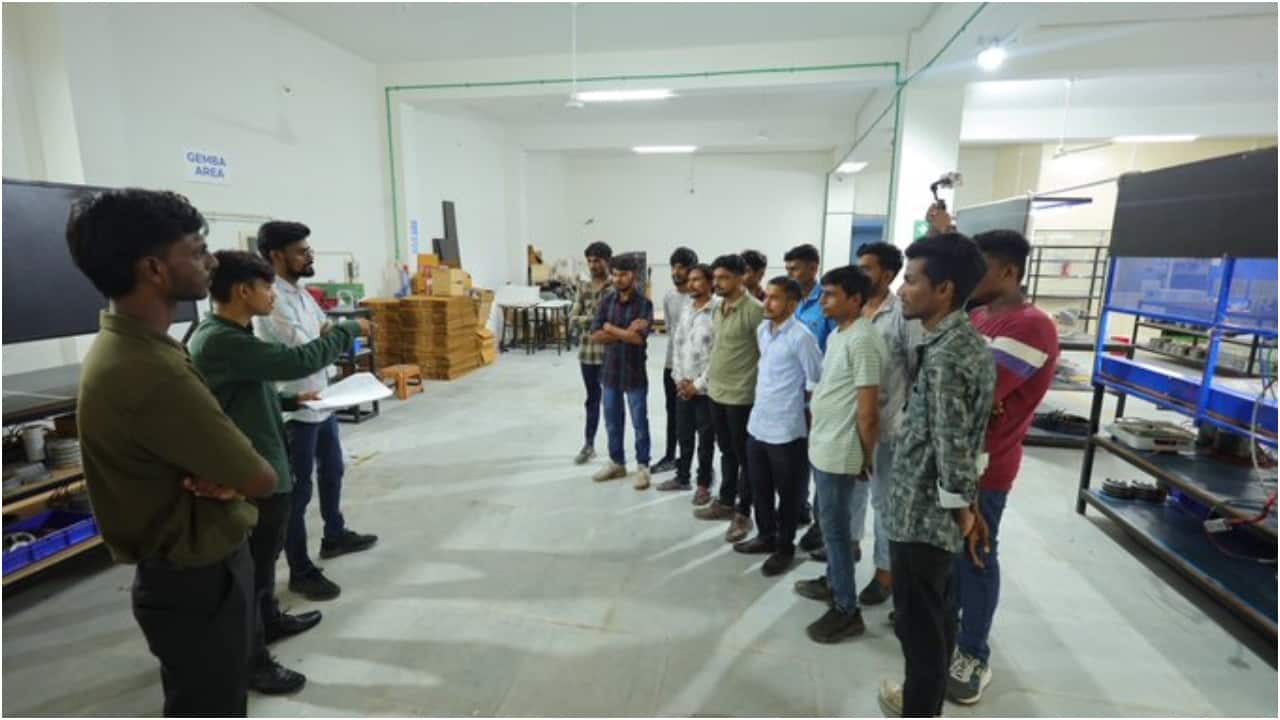 Ahmedabad CEO recruits 20 factory staff through local WhatsApp groups in a week, solves urgent requirement