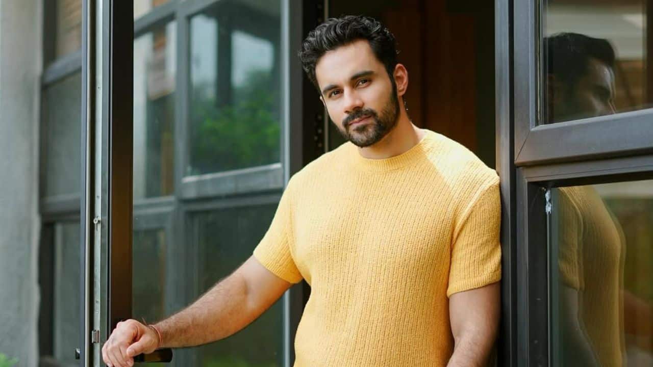 Controlling and dominating behavior  Akanksha described Abhishek as a dominating and pretentious husband who tried to control her career by discouraging her from becoming a creative producer. She mentioned that she was discouraged from pursuing her passion. 