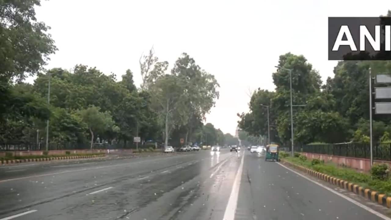 Delhi's air quality index (AQI) was recorded at 114 at 8 am, falling in the 'moderate' category, according to the Central Pollution Control Board (CPCB). (Photo: X)