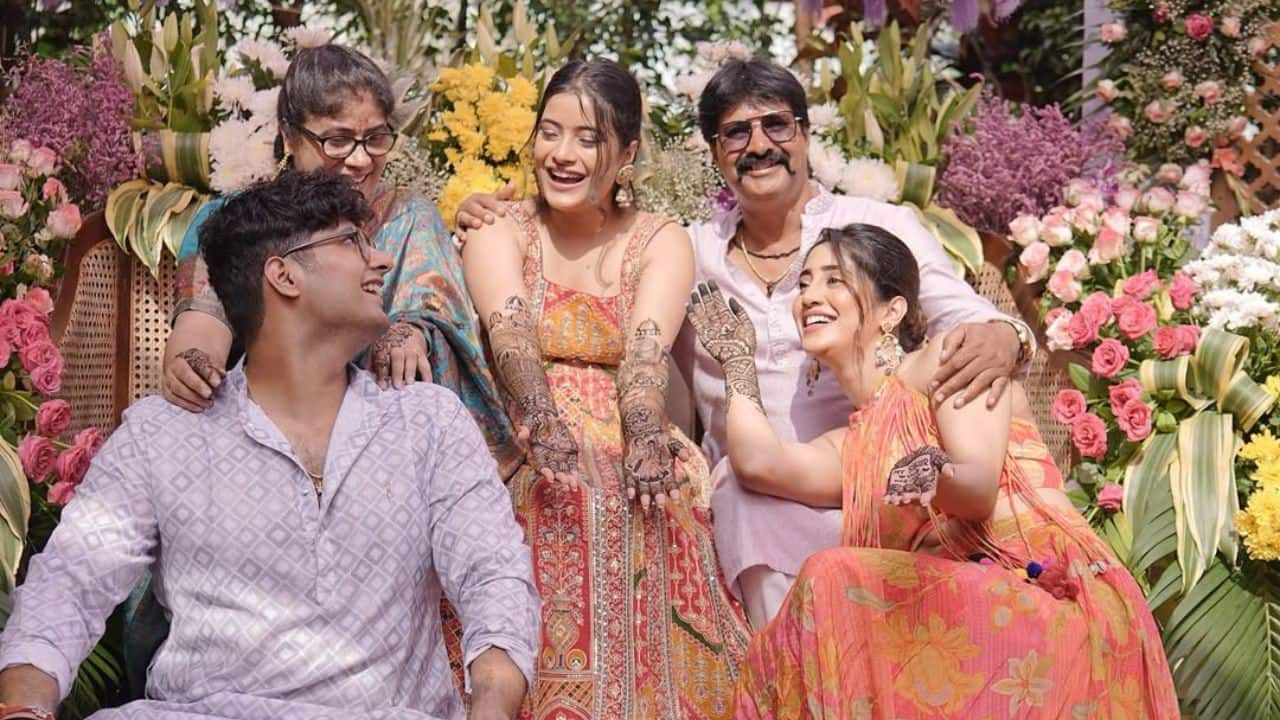 Picture-Perfect Family Joy The actress’s family shared a cute moment of pure happiness while posing together with a beautiful backdrop of floral decoration during the pre-wedding ceremony. The actress, along with her parents, sister and her brother, together beamed with pride and affection. Picture-Perfect Family Joy The actress’s family shared a cute moment of pure happiness while posing together with a beautiful backdrop of floral decoration during the pre-wedding ceremony. The actress, along with her parents, sister and her brother, together beamed with pride and affection.