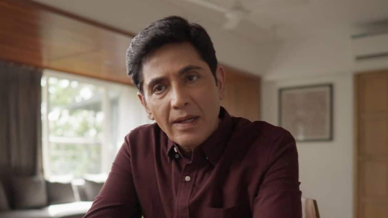 Yes Boss Fame Yes Boss (1999–2009) was his major television breakthrough. Asif displayed his talent for situational comedy by portraying the flirtatious and humorous boss. The program turned into a cult favourite.