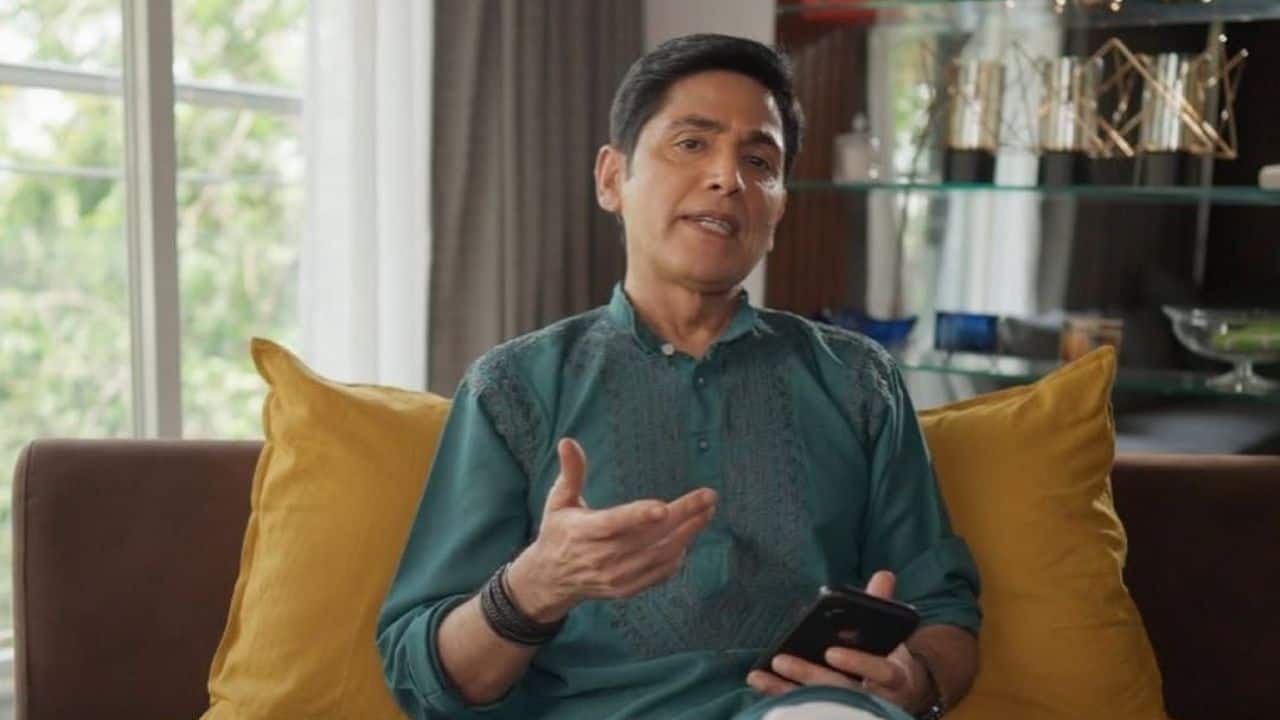 Transition to Television He made one of his first TV appearances in Hum Log, India's first soap opera, where he became well-known to viewers.