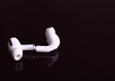 This game turns AirPods into motion controllers for ‘iPhone racing’