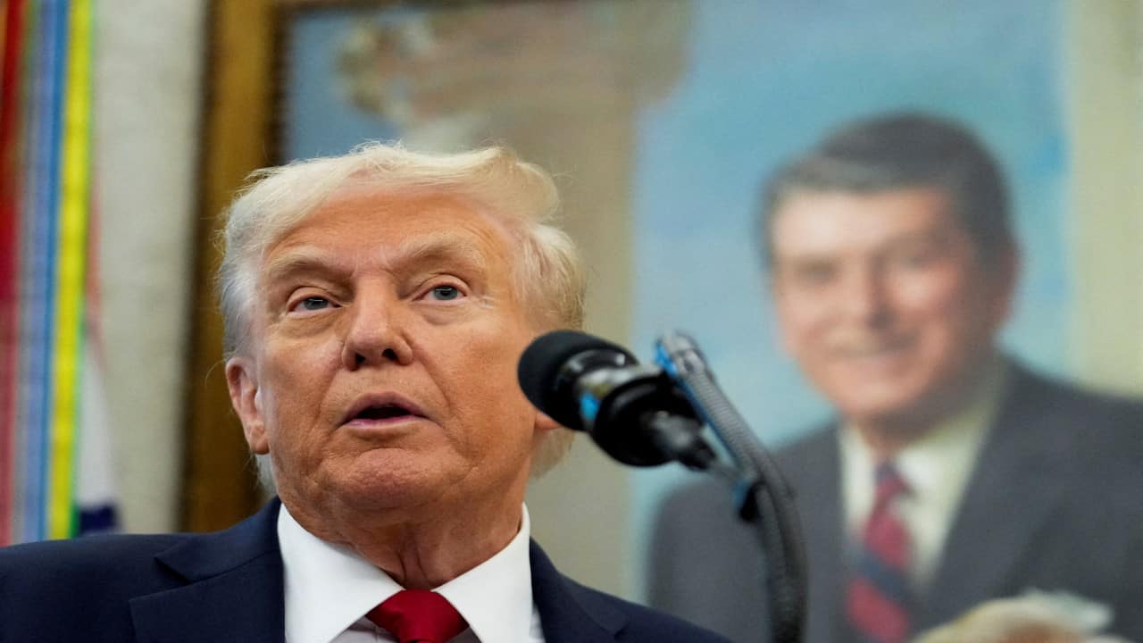 As U.S. government shutdown looms, Trump warns of mass layoffs