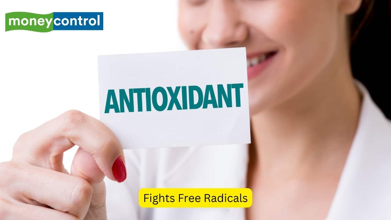 Fights Free Radicals Coffee is rich in antioxidants and polyphenols, which neutralise harmful free radicals that damage skin cells and contribute to premature ageing. These antioxidants help protect the skin’s structure and prevent signs of ageing like wrinkles, fine lines, and dullness, while also reducing the risk of chronic diseases like heart disease and diabetes. (Image: Canva)
