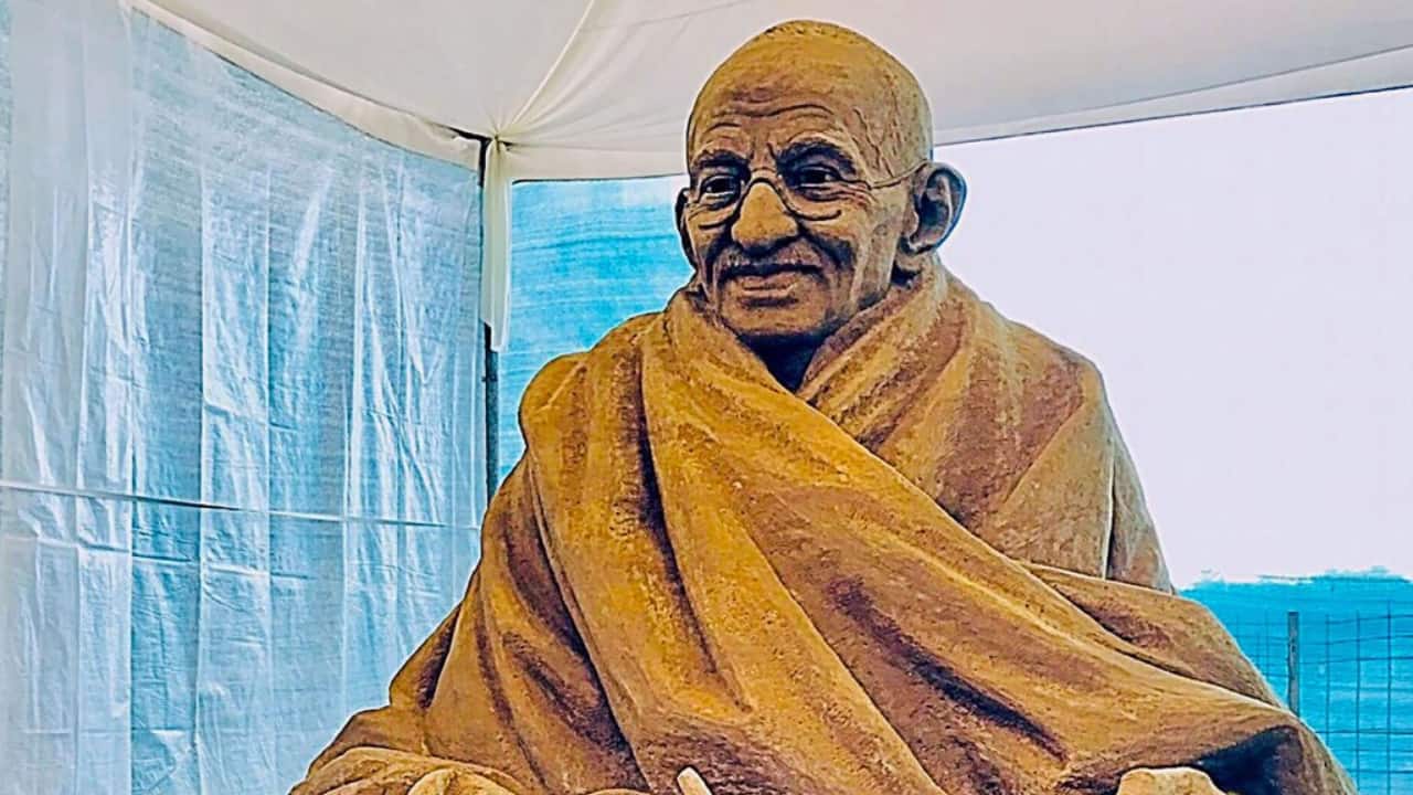 Mahatma Gandhi Struggled Academically in His Youth Contrary to popular belief, Gandhi ji was not an exceptional student in his early years. He struggled with memorization and exams but eventually excelled in law in London.