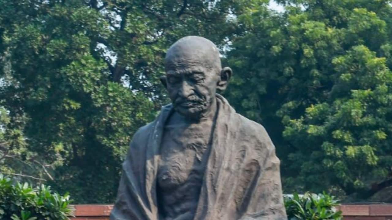 Mahatma Gandhi Was Nominated for the Nobel Peace Prize Several Times Despite being a global symbol of peace, Gandhi ji never received the Nobel Peace Prize, although he was nominated five times between 1937 and 1948.