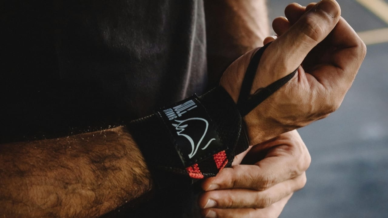 Sore muscles? Sports medicine physician tells you when to keep moving and when to stop
