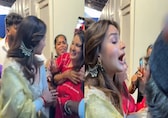 Alia Bhatt stops bodyguards from pushing her fans at Durga Puja pandal, says, &quot;aap dhakka math maro&quot;