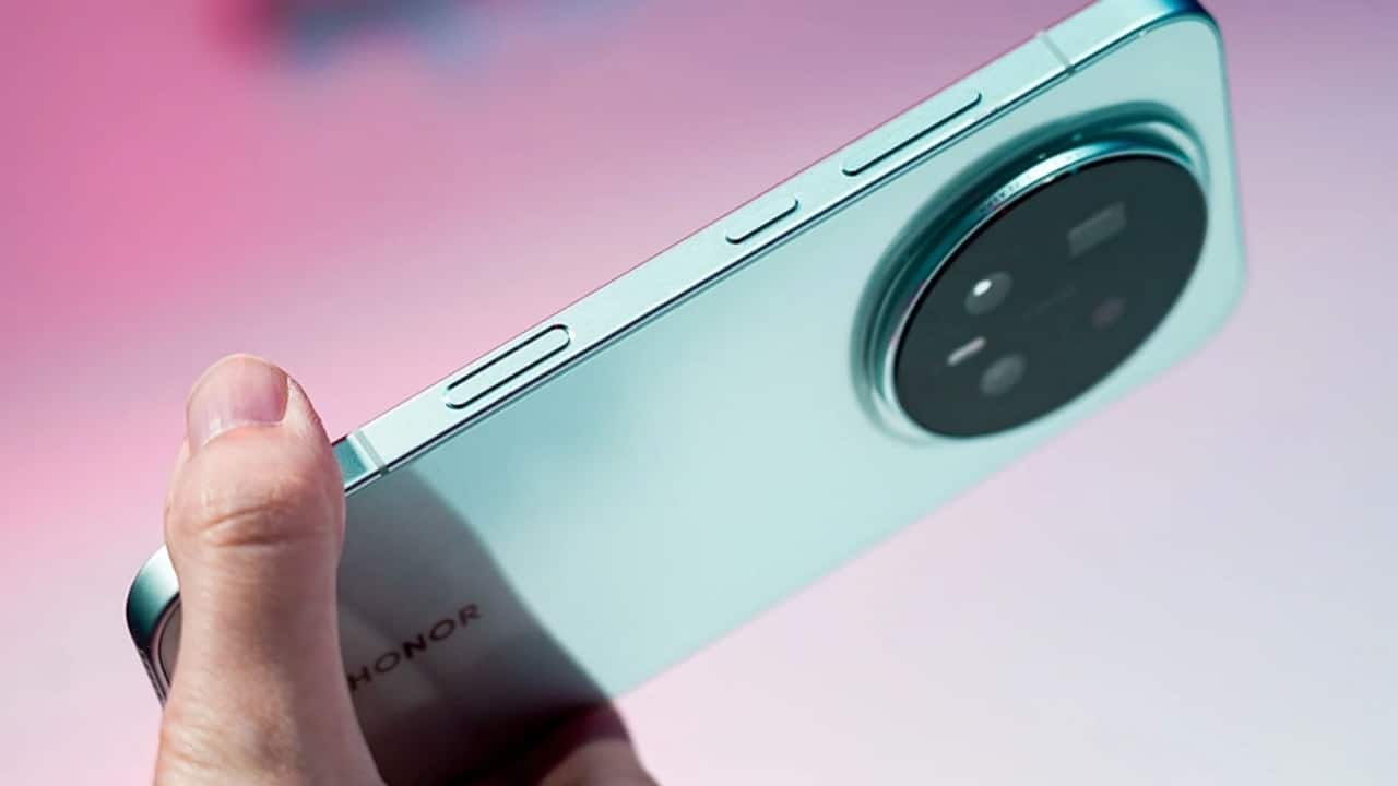 Honor Magic 8 Pro’s first hands-on images reveal camera module and overall design