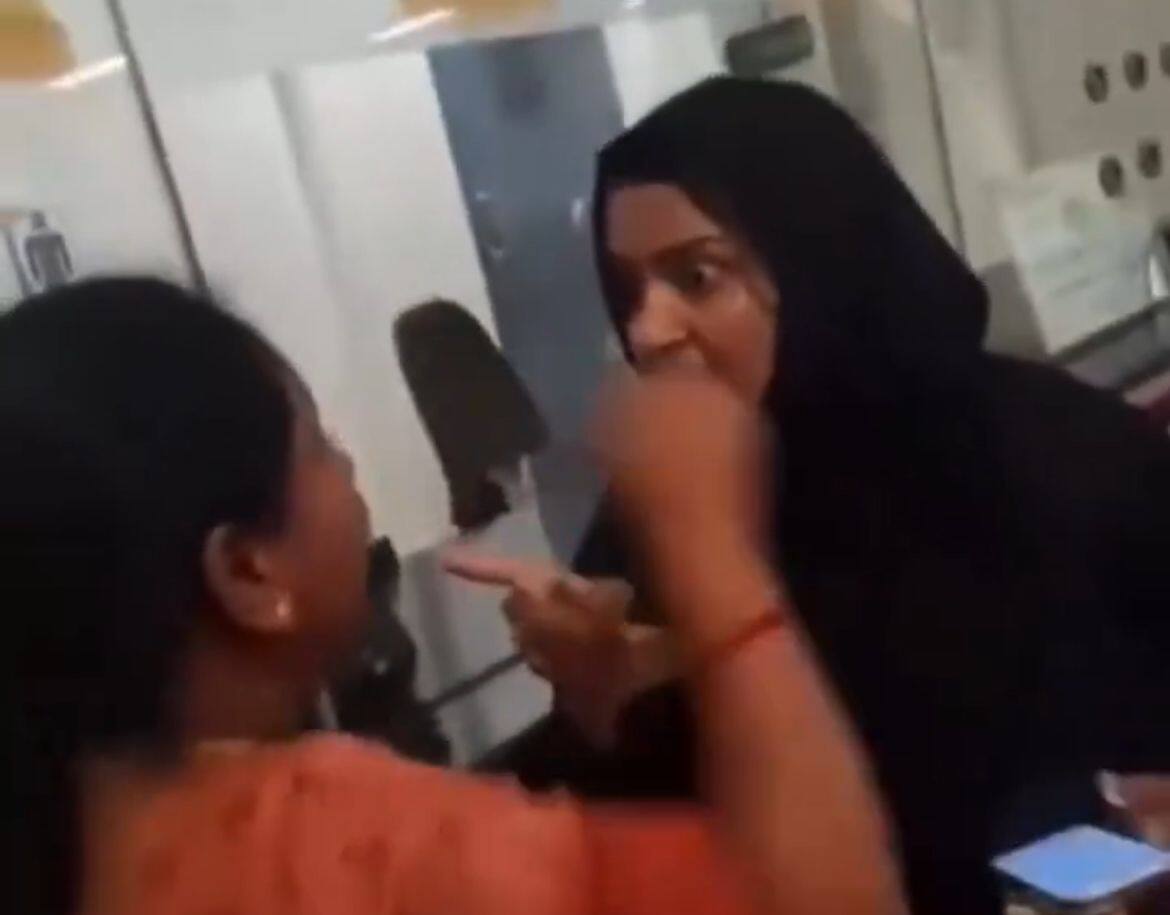 'Siddaramaiah ki (tu) aurat hai?': Viral clip shows two women clashing over Kannada at Namma Metro station