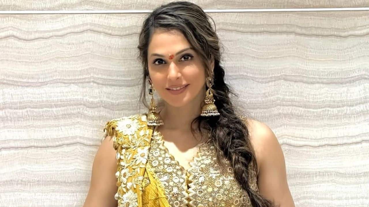Isha Koppikar on generational strength of women in her life: ‘I had to be my own Durga’