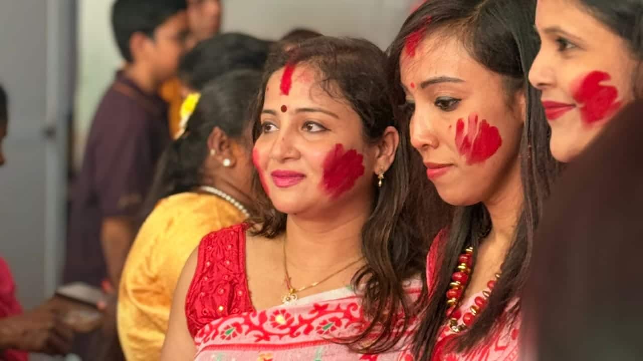 The ceremony has steps: worshipping the goddess, touching her face with betel leaves, smearing sindoor, and exchanging sweets among participants. (Photo: X)
