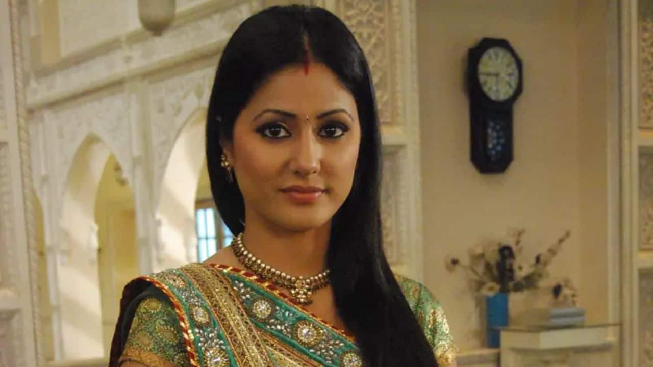 TV debut as Akshara Hina Khan burst onto the small screen as Akshara in Yeh Rishta Kya Kehlata Hai. Her portrayal of the dutiful daughter-in-law won hearts across the nation, making her a household name. This role launched her career, solidifying her status as one of television's most beloved and highest-paid TV actresses.