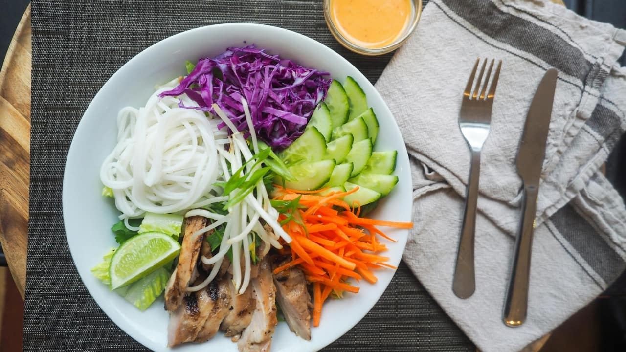 Weight loss without dieting: Yoga expert shares how mindful eating helps you lose weight better than counting calories